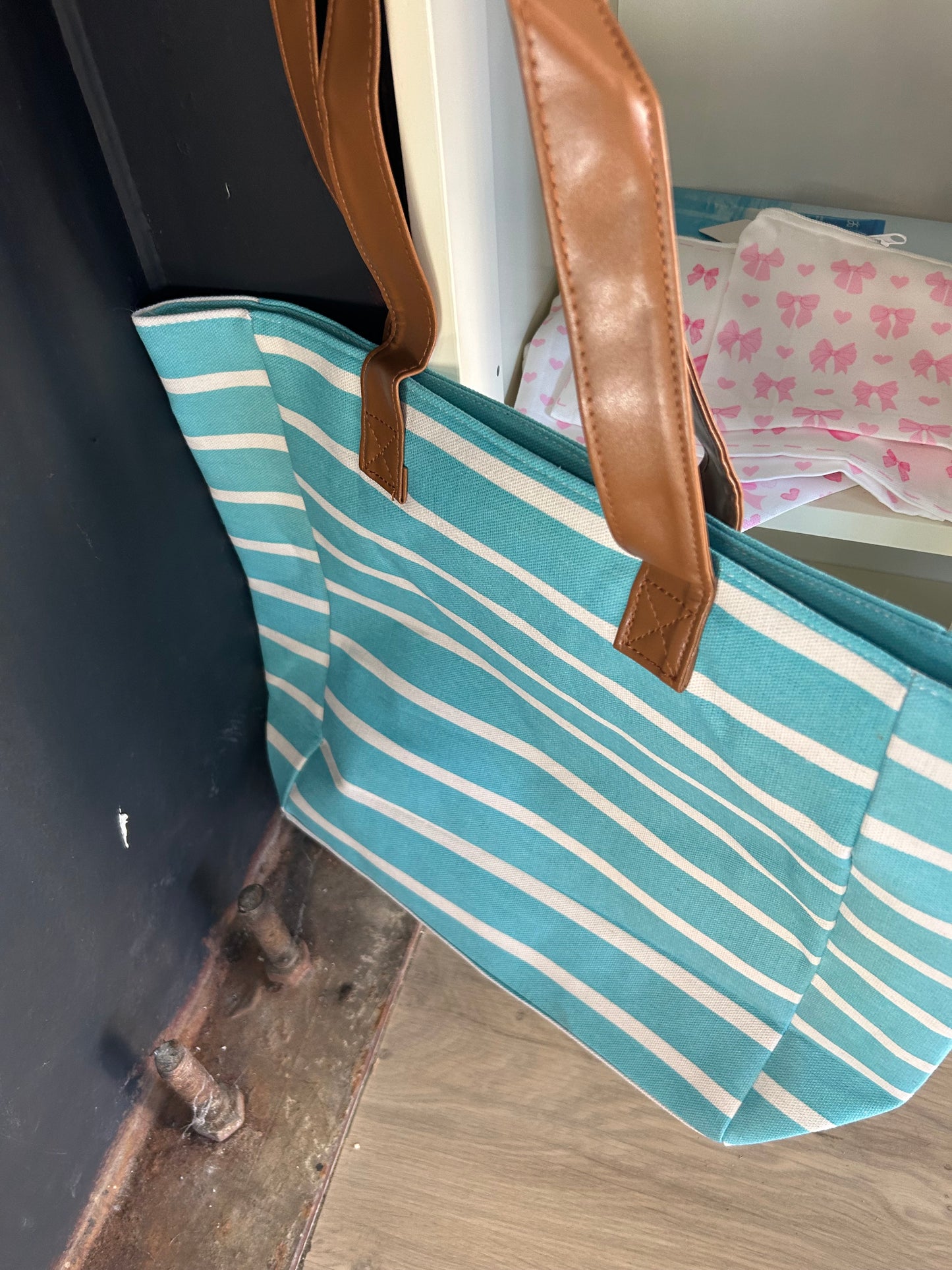 Large tote